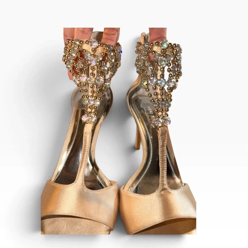Gianni Bini Stiletto Sandals Womens 8M Gold EUC Rhinestone T-Strap Satin Heels
